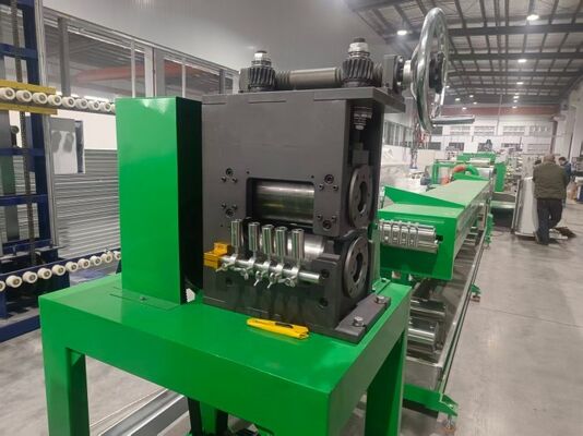 均一なエンボス加工、安定した品質 – 安定した同期制御システム