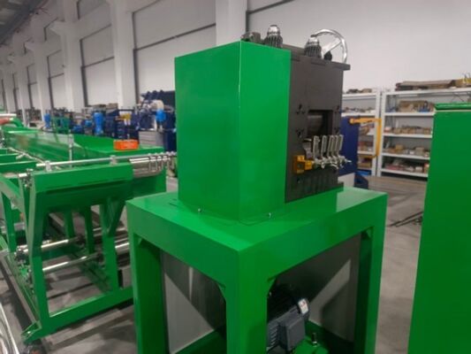 正確なエムボッシングを保証するハールオフとの正確な同期